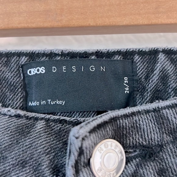 ASOS Design hourglass mom jeans distressed black 26/30 - Picture 4 of 4